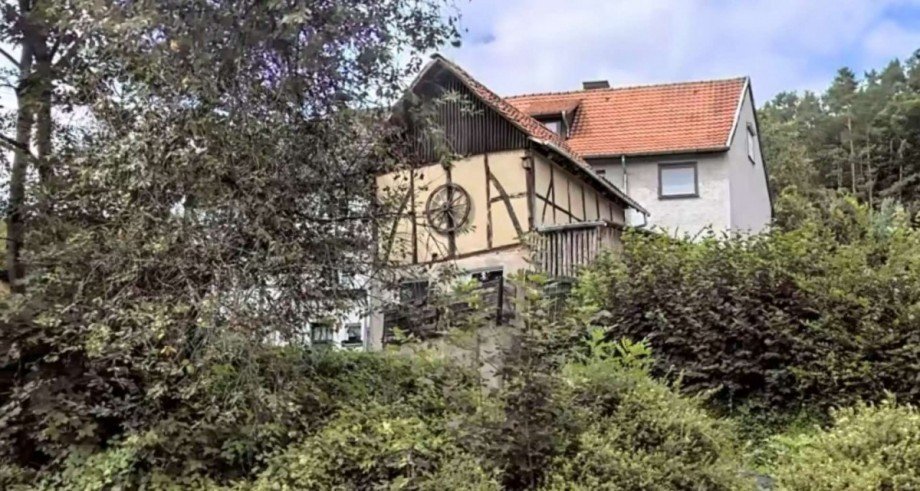 Stra�enansicht Nebengeb�ude Doppelhaush�lfte Waldkappel