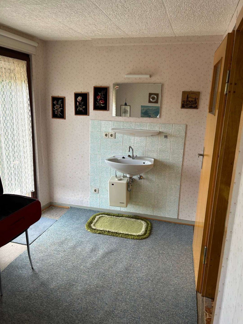 OG Zimmer 2 mit Waschbecken Doppelhaush�lfte Waldkappel
