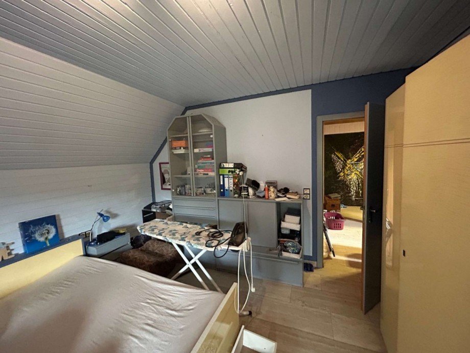 1 Hauptwohnung im EG und DG Bild 18 Schlafzimmer Haus Ringgau