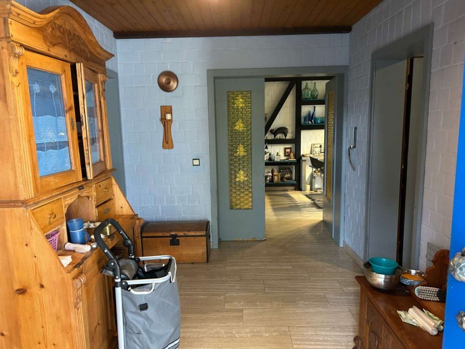 1 Hauptwohnung im EG und DG Bild 2 Flur Haus Ringgau