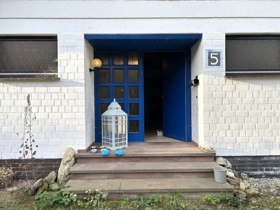 1 Hauptwohnung im EG und DG Bild 1 Haust�r Haus Ringgau