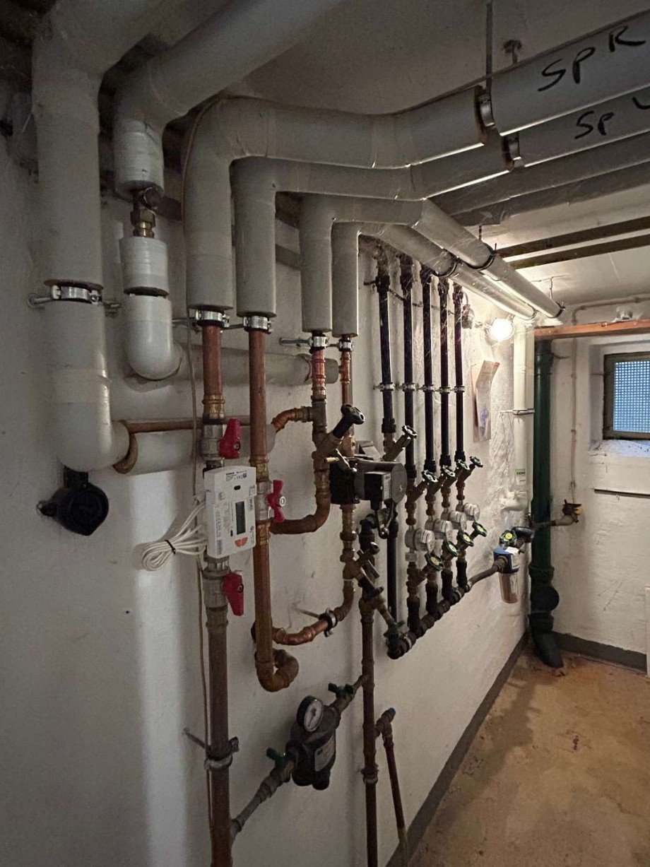 Bild 31 - Versorgungsleitungen Heizung und Wasser Wohnung Sontra