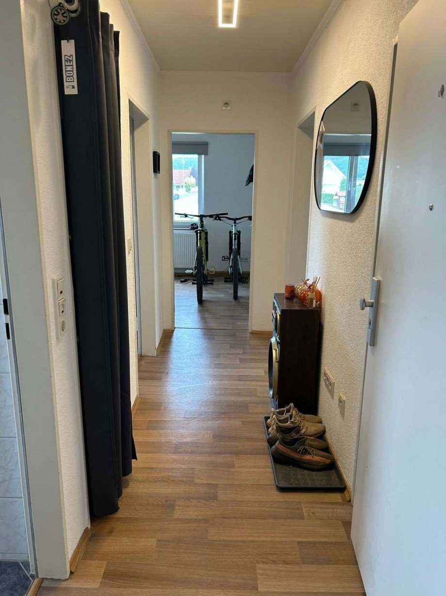 Bild 18 - Flur aus Sicht der Wohnungst�r Wohnung Sontra
